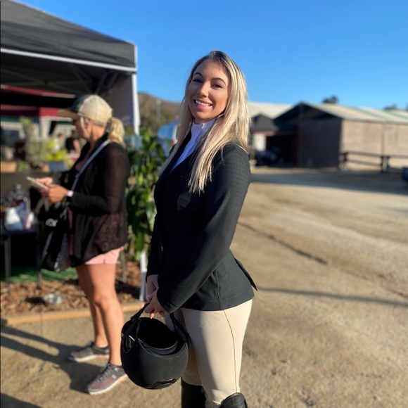 โข MEET ME โข - Picture 6 of 13